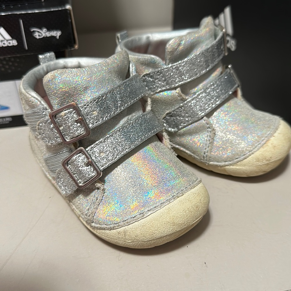Stride Rite size 5 wide good condition